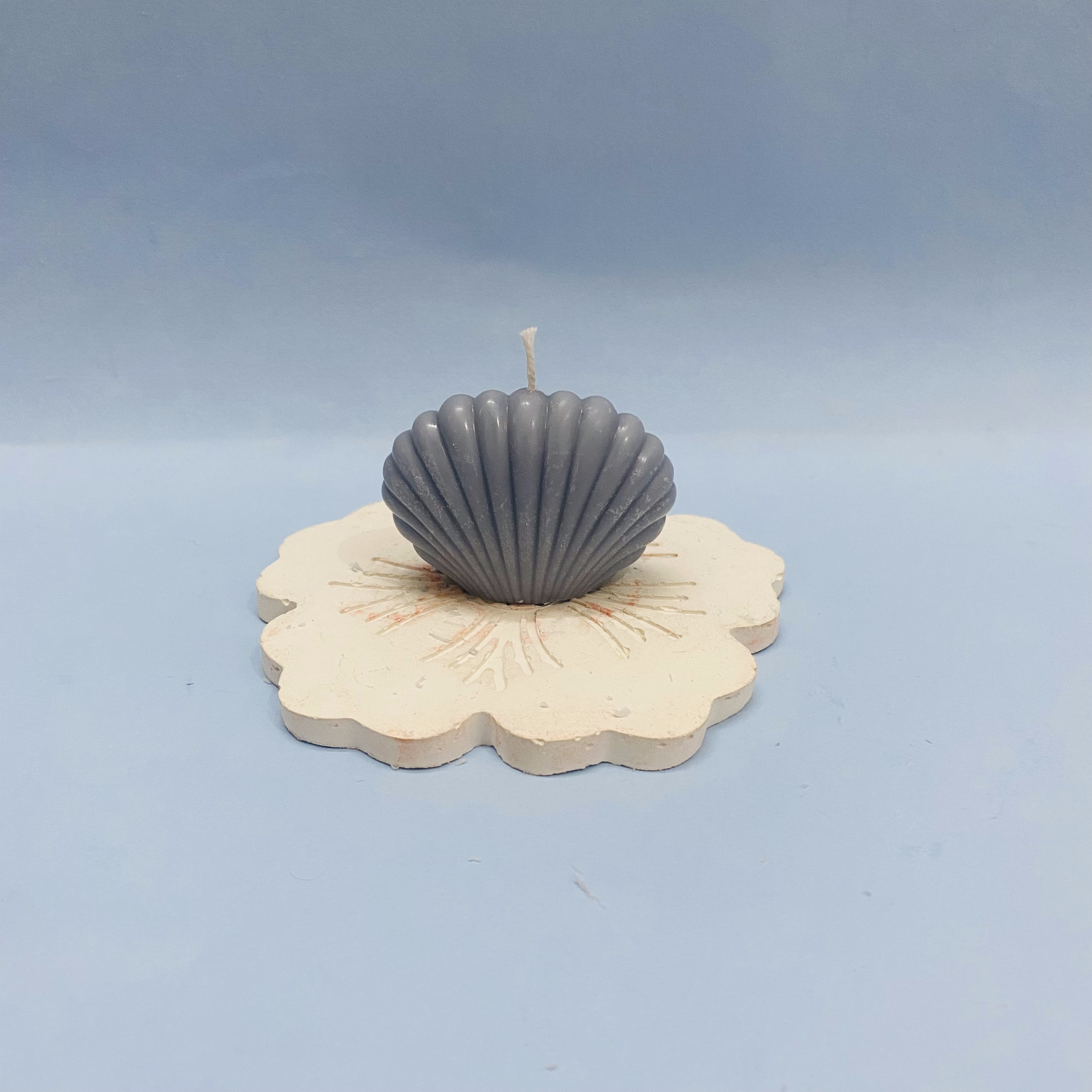 Sea lover Shell Candle - Small Gray